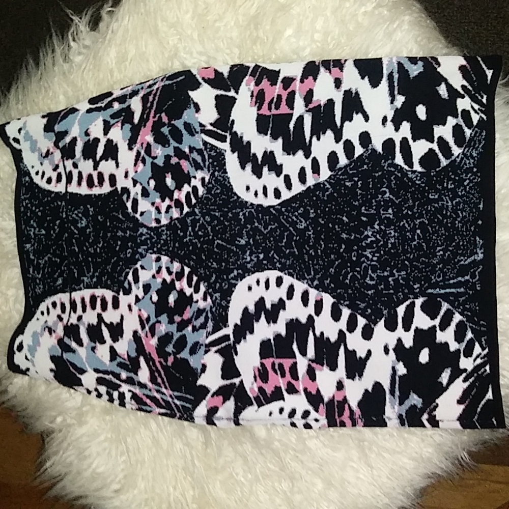 Super comfy, abstract print pencil skirt